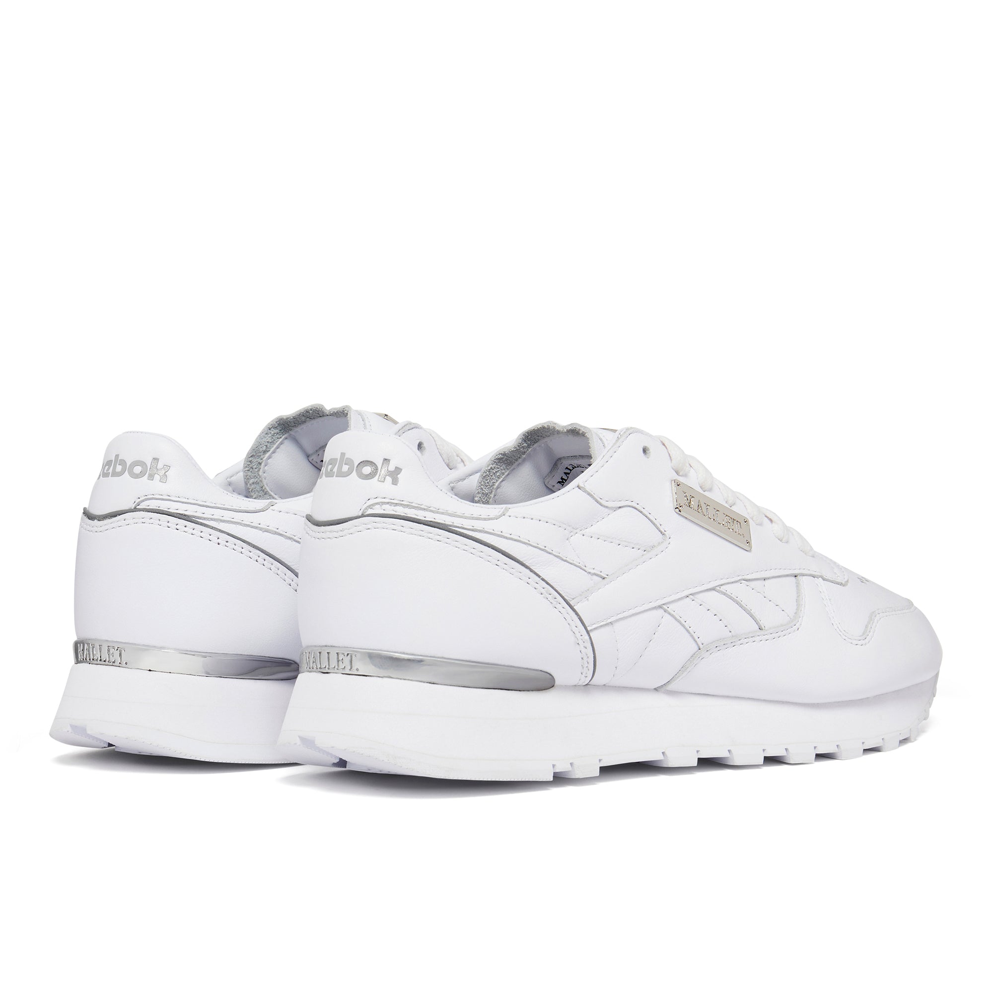 Classic white reebok store sneakers